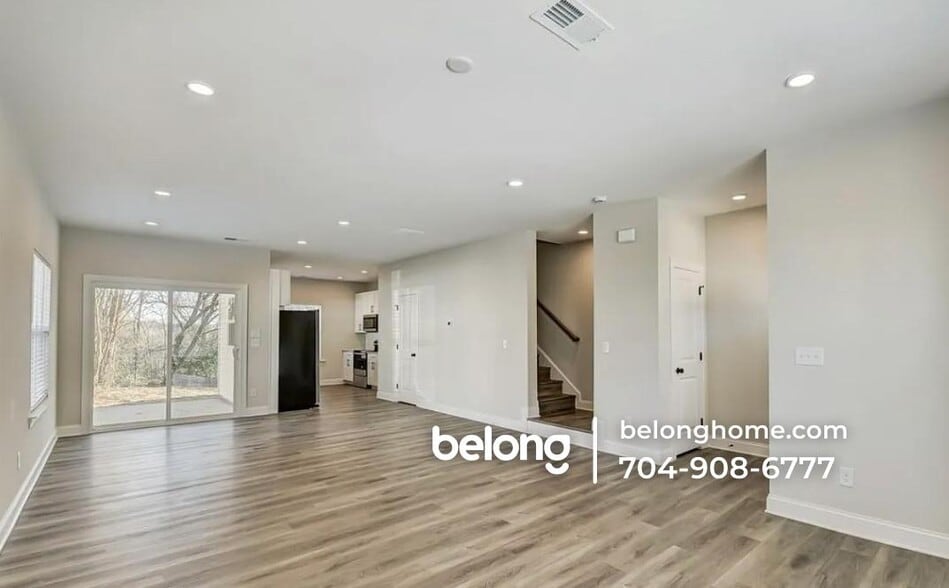 Building Photo - 39 Hawthorne St SW