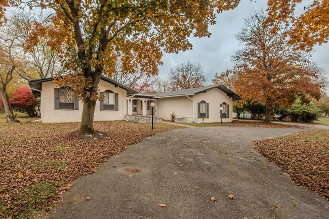 Primary Photo - 22745 Wrexford Dr