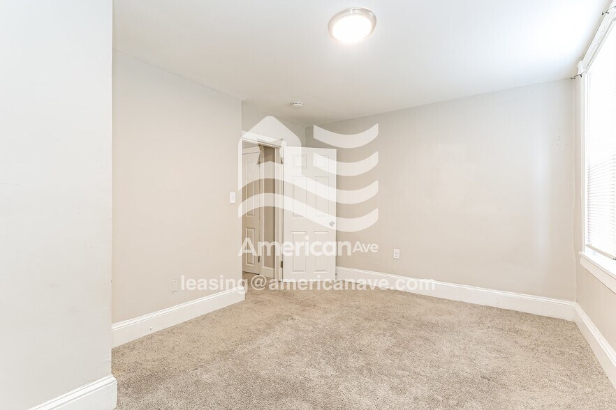 Building Photo - 2130 S Daggett St