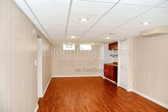 Building Photo - 1317 Herrick Ave NE