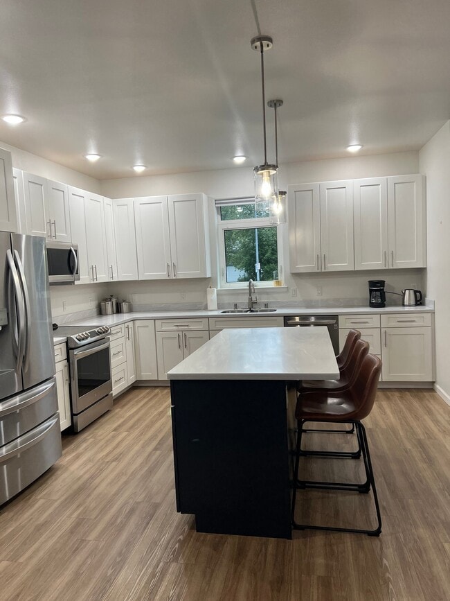Building Photo - 209 Farewell Ave