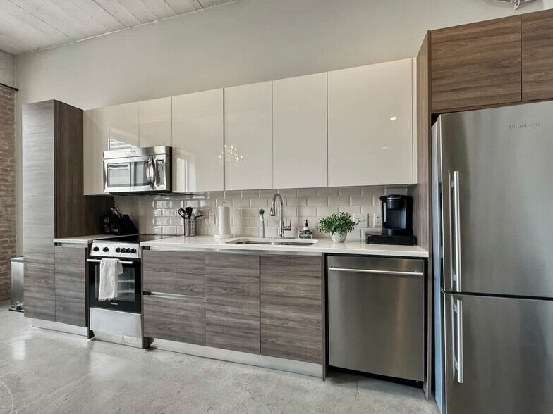 Building Photo - 500 S Ervay St