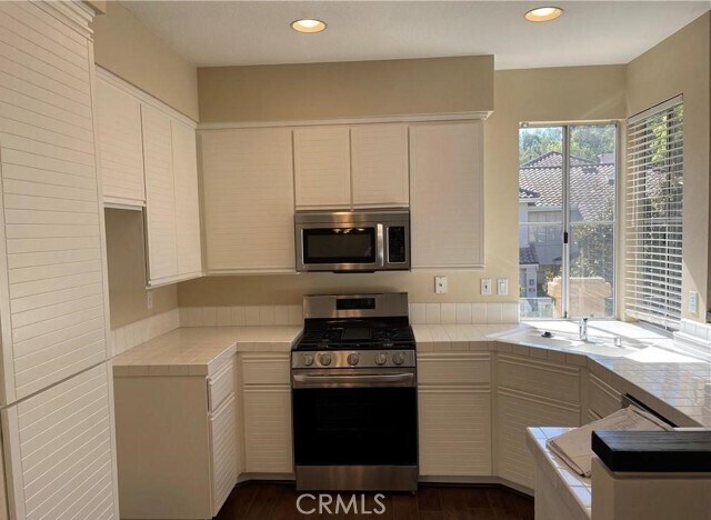 Building Photo - 8215 E Oak Ln