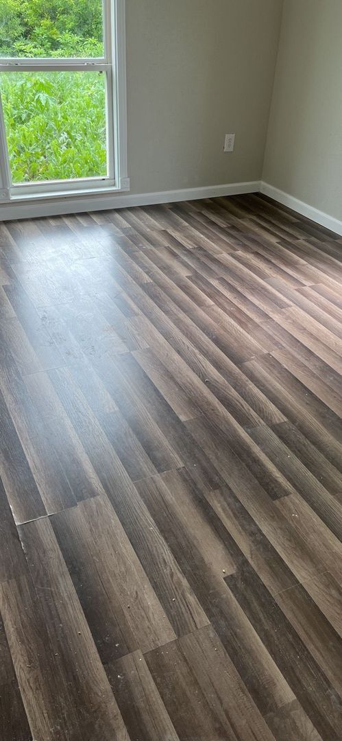 Building Photo - 4 Bedroom, 2 Bathroom Home w/ Bonus Room