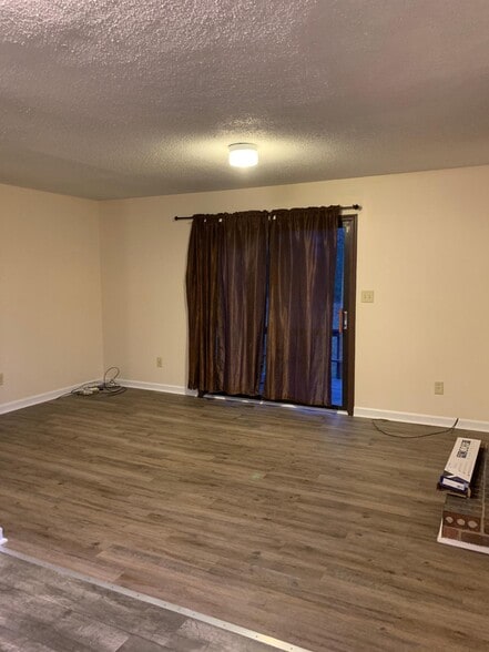 Living room - 1417 Cherrycrest Dr