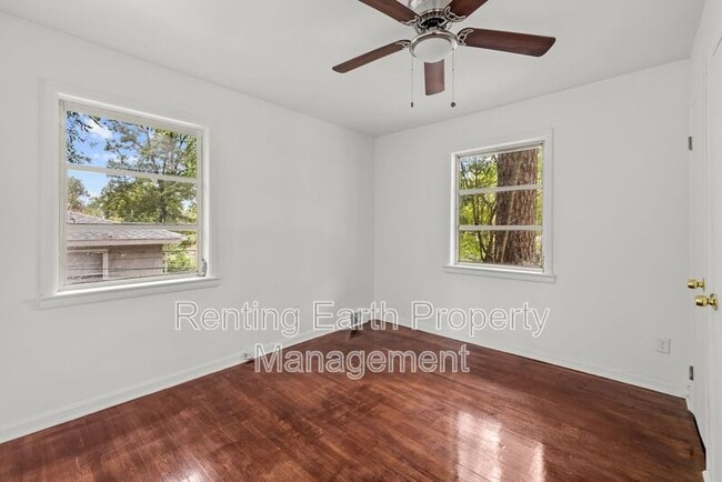 Building Photo - 1133 Woodslee St