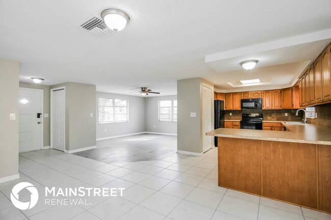 Building Photo - 7021 Moravian Dr
