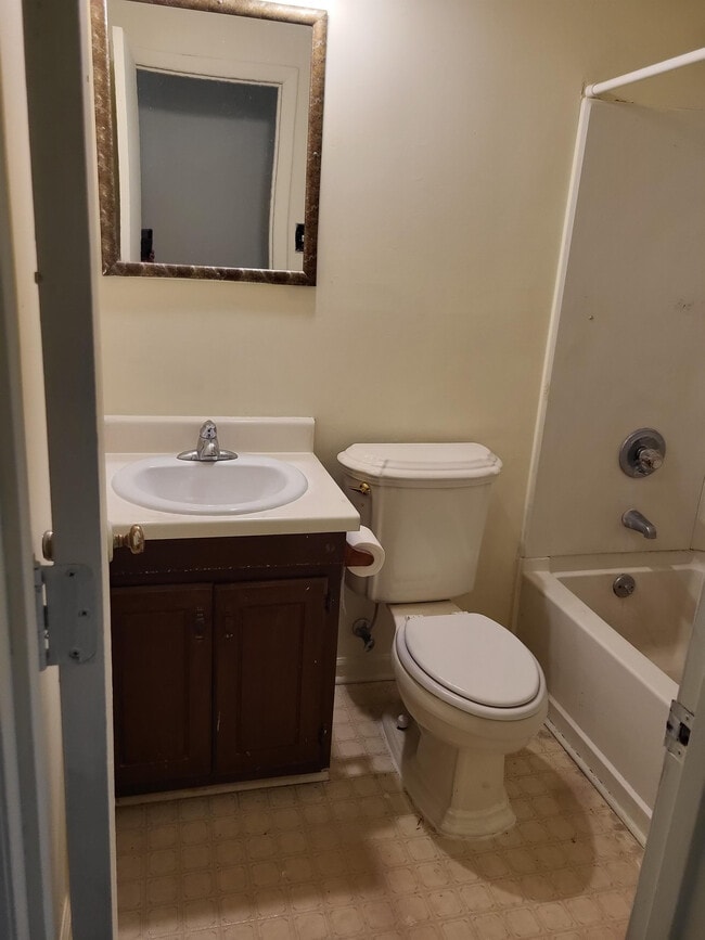 Building Photo - 6811 Radial Dr