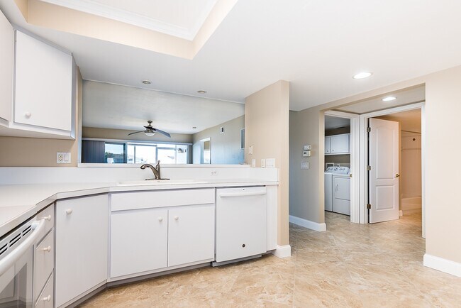 Building Photo - UPDATED GROUND FLOOR CONDO CLOSE TO 1-75