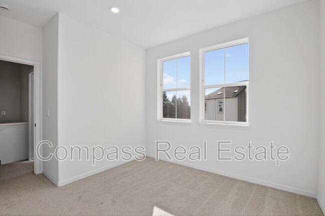 Building Photo - 3814 Norbridge Ave