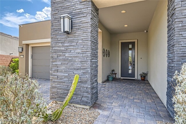 Building Photo - 10398 Kesington Dr
