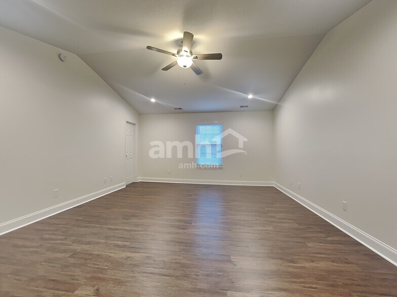 Building Photo - 4818 Ivy Rose Dr