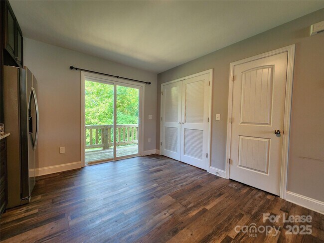 Building Photo - 1311 N Juniper Ave