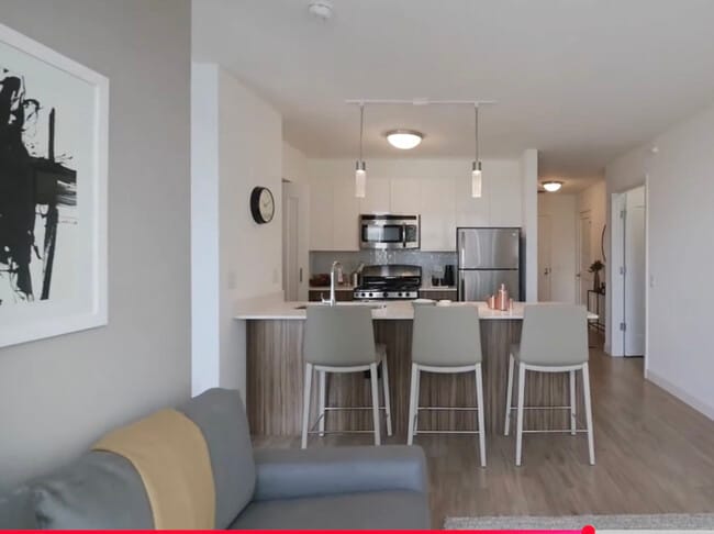 Building Photo - 341 W Kinzie St