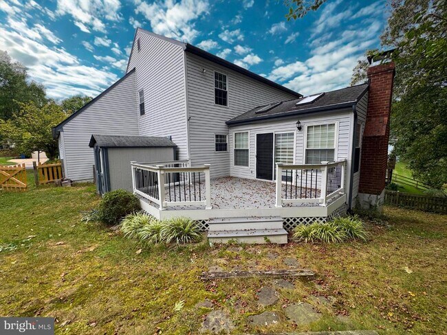 Building Photo - 3063 Schubert Dr
