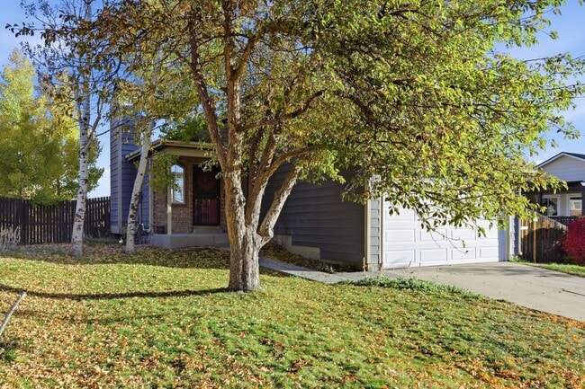 Building Photo - 3 bed 2 1/2 bath Split level home in Found...