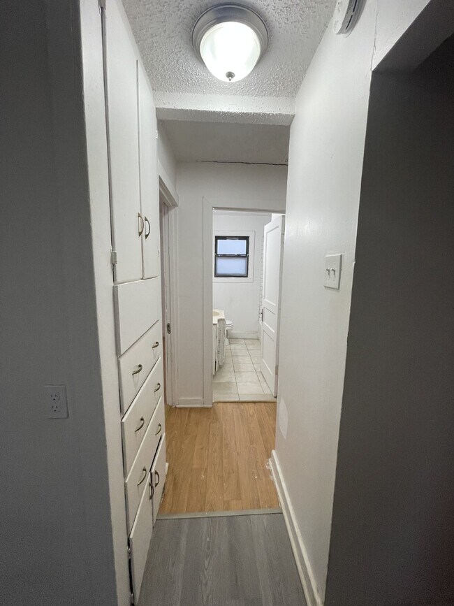 Building Photo - "Charming 3-Bed Home with Gleaming Hardwood Floors in Prime Wichita Location!"