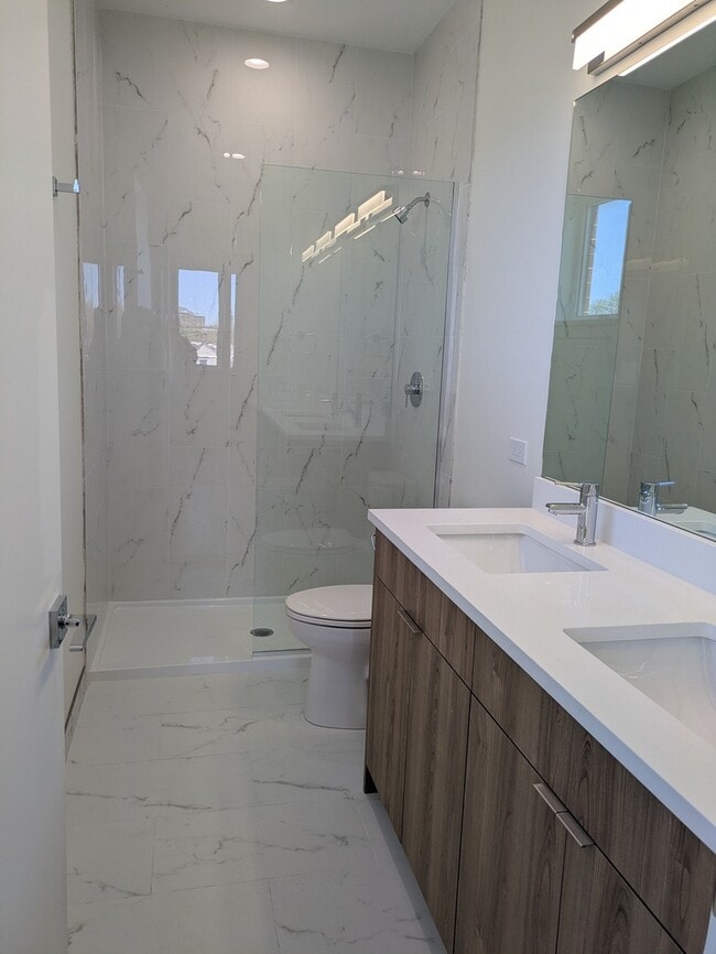 Building Photo - 4744 W Addison St