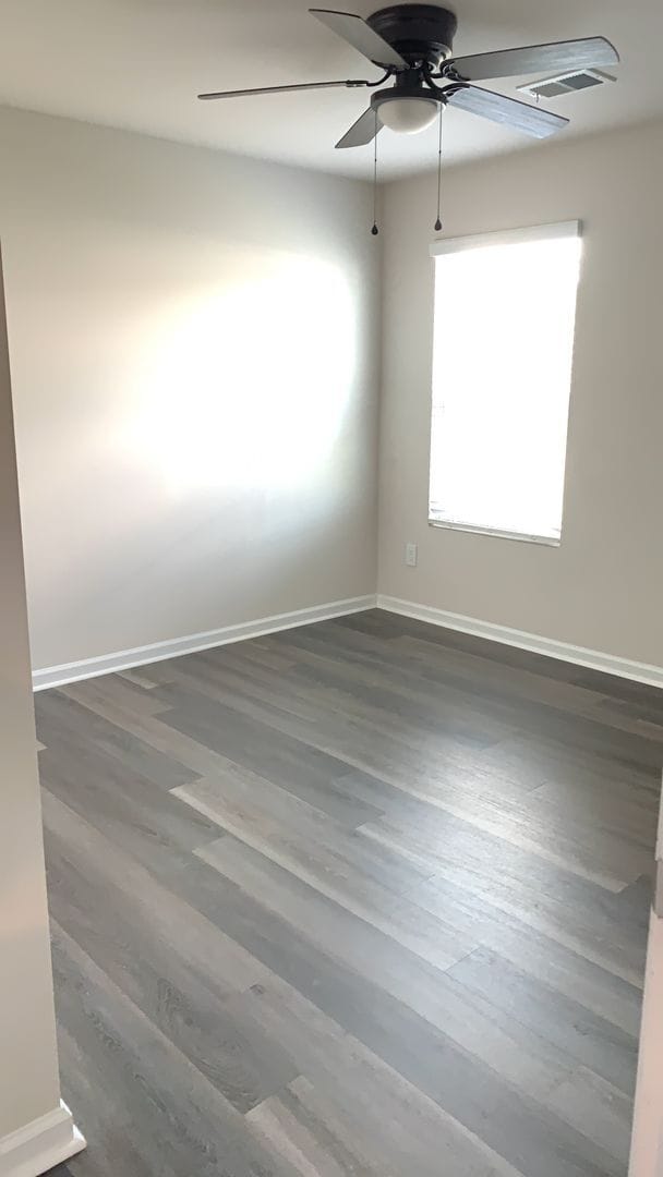 Building Photo - 4-Bedroom, 2-Bath Home in Heather Glen Com...