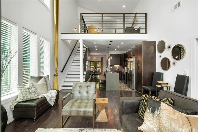 Building Photo - 255 Mathewson Pl SW