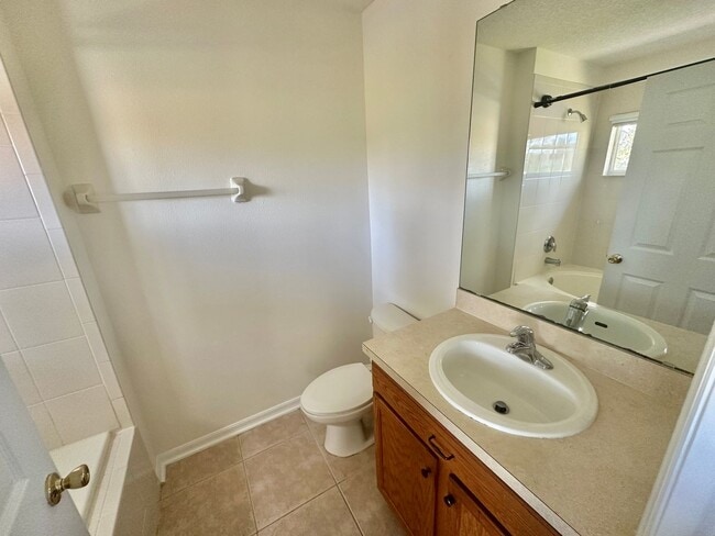 Building Photo - Orlando - 3 Bedroom, 2.5 Bathroom - $1,845.00