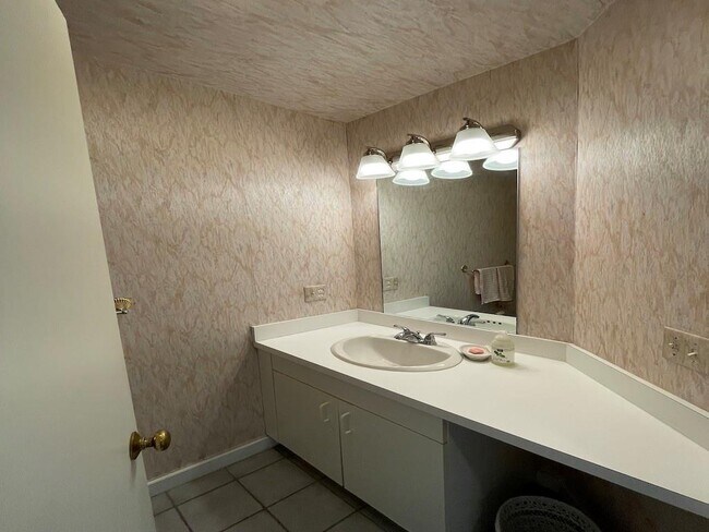 Building Photo - 15 Hammersmith Rd