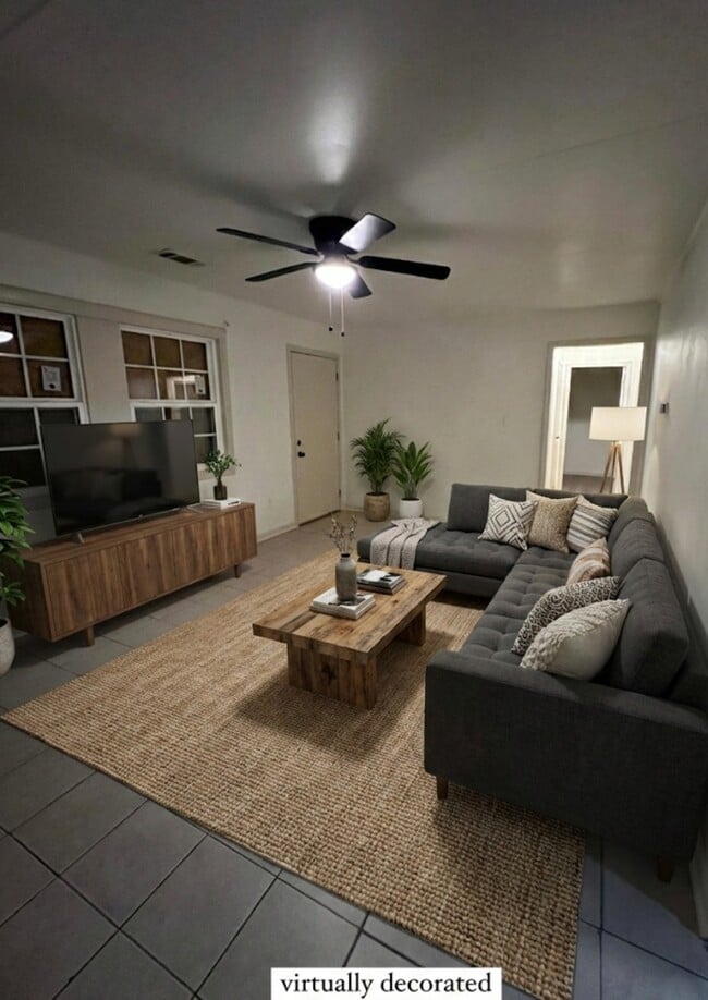 Building Photo - 791 Par Ave