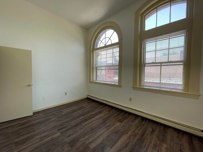 Building Photo - 521 Pine St