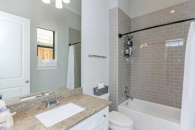 Building Photo - 5309 Blossom St