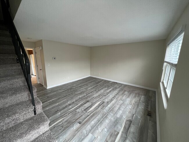 Primary Photo - 1664 Louisville Rd