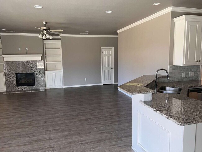 Building Photo - 3 Bedroom Home in Shallowater