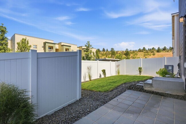 Building Photo - Beautiful 4 bedroom home in Liberty Lake! Move in Ready!