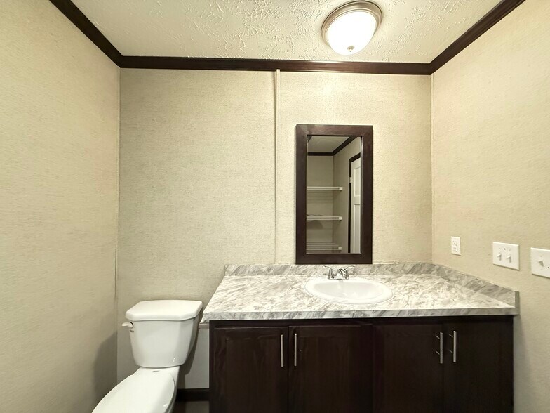 Building Photo - 38110 Versailles St