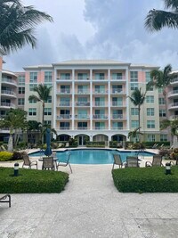 Building Photo - 806 E Windward Way