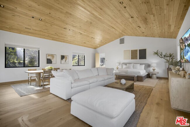 Building Photo - 1754 Lechusa Rd