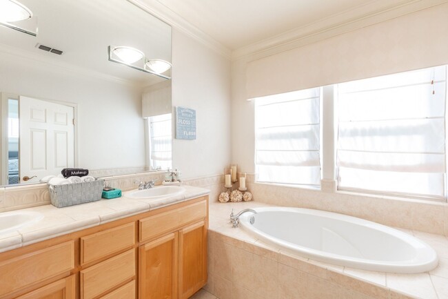 Building Photo - Stunning 4BR House in Santa Rosa