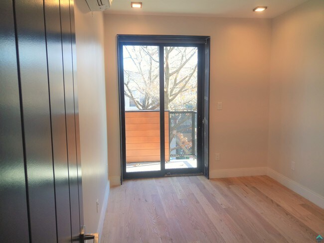 Building Photo - 691 Chauncey St