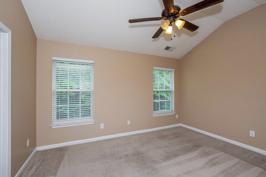 Building Photo - 12132 Old Willow Rd