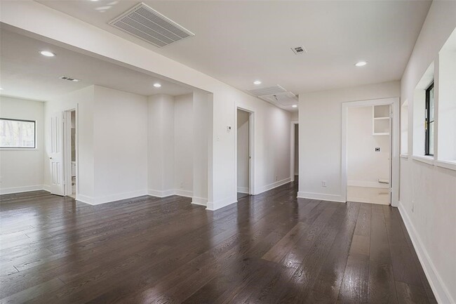 Building Photo - 5614 Indian Cir