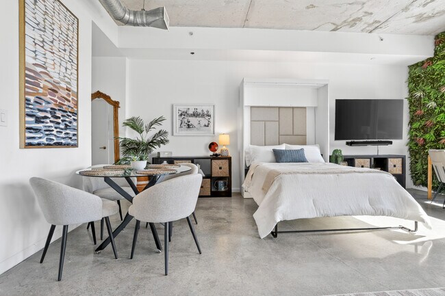 Building Photo - 10 SW South River Dr