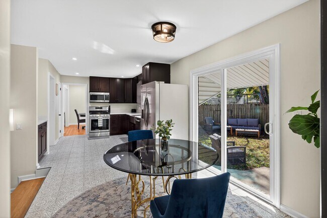 Building Photo - 8081 Kittery Ave