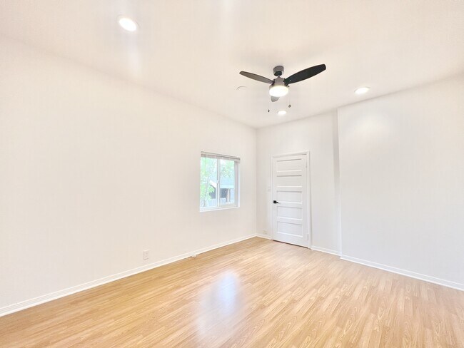 Building Photo - 6146 Mesa Ave