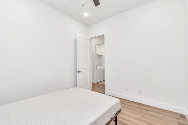 Building Photo - 3613 Rosalie St