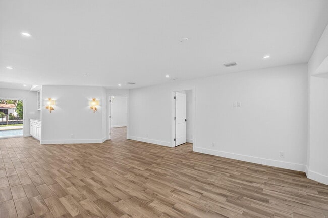 Building Photo - 1254 SW 4th Ct