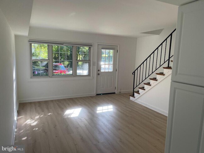 Building Photo - 26 S Monroe Rd