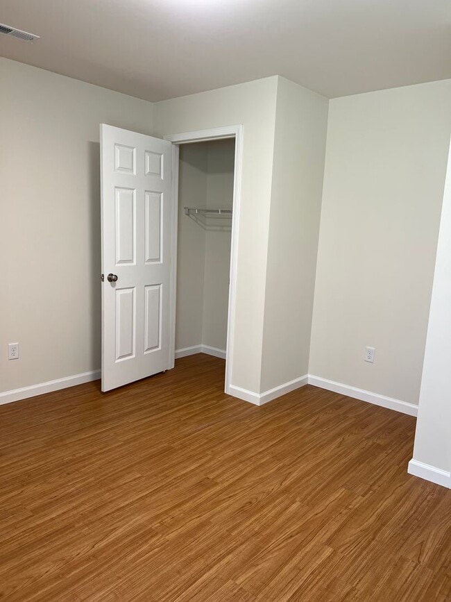 Building Photo - Brand new 4 beds 2 bath house
