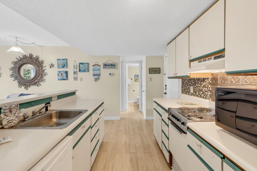Building Photo - 983 Cayman Ct
