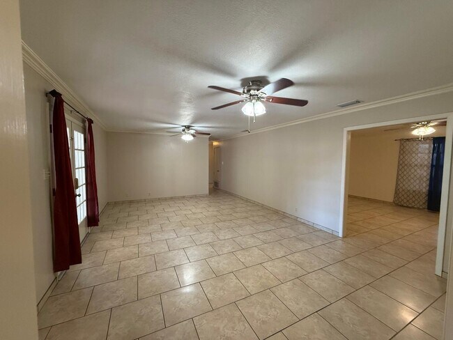 Building Photo - 1105 Hill Place Dr