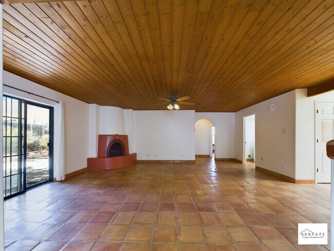 Building Photo - Single Level, single family home Available...