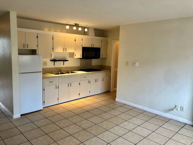 Building Photo - 1 Bed/1 Bath Pacific Beach!